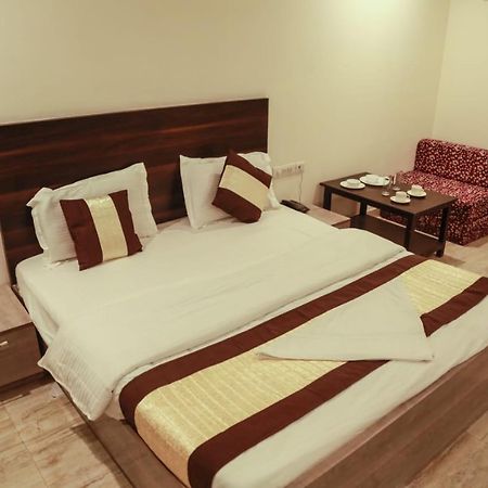 فريد آباد Basoya Farm 2Bhk Villla With Pool - 10 Min Away From Chattarpur المظهر الخارجي الصورة