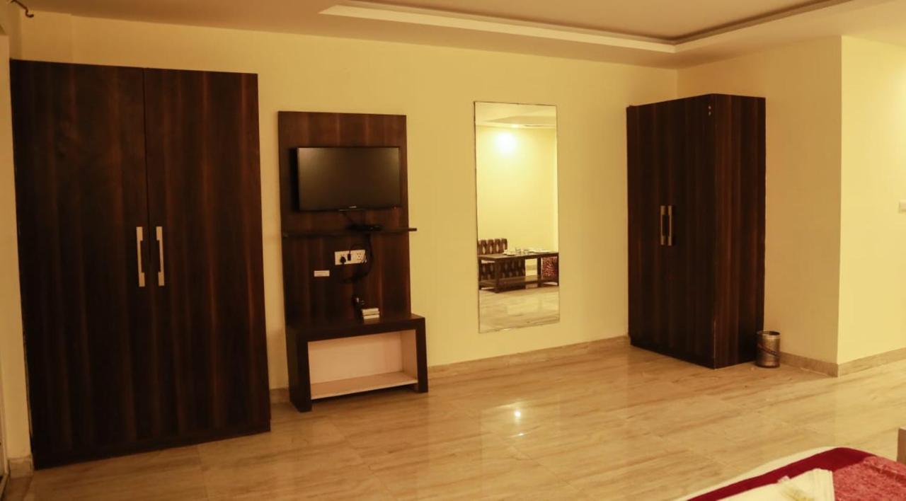 فريد آباد Basoya Farm 2Bhk Villla With Pool - 10 Min Away From Chattarpur المظهر الخارجي الصورة