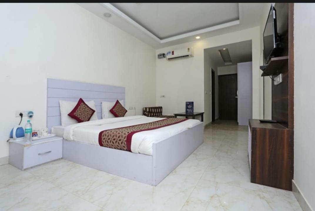 فريد آباد Basoya Farm 2Bhk Villla With Pool - 10 Min Away From Chattarpur المظهر الخارجي الصورة